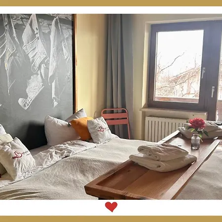 Berghupferl-alm Mit Wellnessoase Im Garten