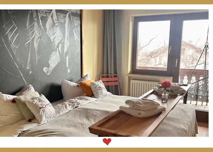 Berghupferl-alm Mit Wellnessoase Im Garten