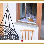 Berghupferl-alm Mit Wellnessoase Im Garten Flintsbach