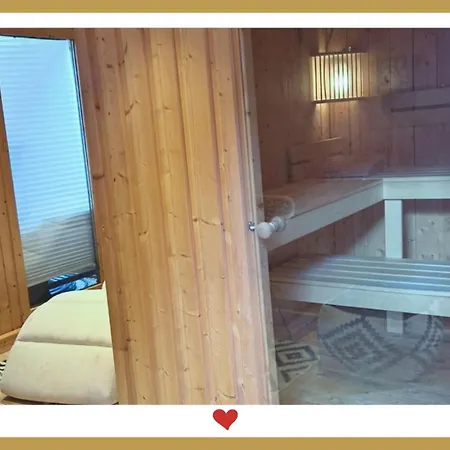 Berghupferl-alm Mit Wellnessoase Im Garten